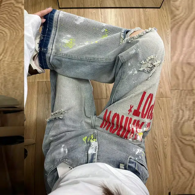 捷帕 美式高街复古小众时尚涂鸦泼墨不规则勾丝破洞设计长裤痞帅炸街字母印花图案水洗做旧宽松中腰直筒休闲百搭牛仔裤 男女同款
