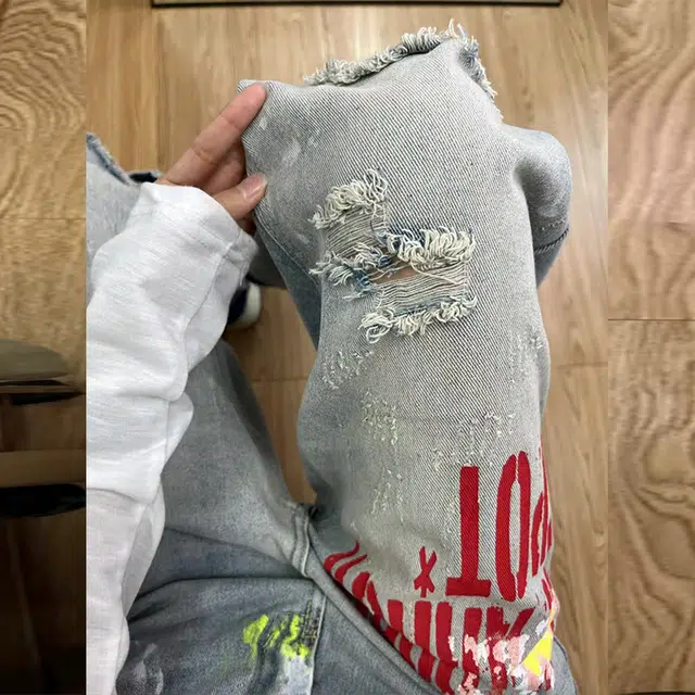 捷帕 美式高街复古小众时尚涂鸦泼墨不规则勾丝破洞设计长裤痞帅炸街字母印花图案水洗做旧宽松中腰直筒休闲百搭牛仔裤 男女同款