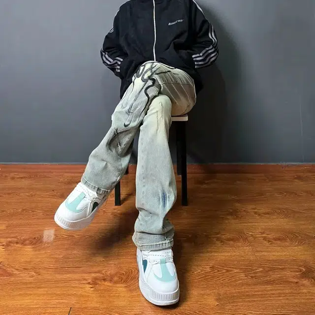 捷帕 美式高街潮牌个性火焰闪电印花长裤勾丝磨破不对称设计水洗复古做旧宽松中腰直筒休闲通勤百搭牛仔裤 男女同款
