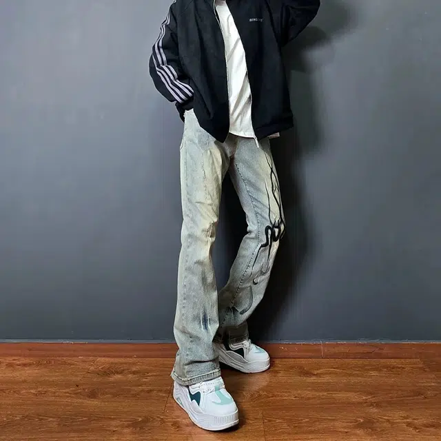 捷帕 美式高街潮牌个性火焰闪电印花长裤勾丝磨破不对称设计水洗复古做旧宽松中腰直筒休闲通勤百搭牛仔裤 男女同款
