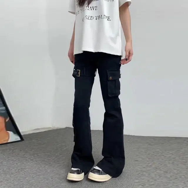 捷帕 美式高街复古多口袋绷带设计工装微喇长裤水洗做旧弯刀潮牌痞帅街头纯色简约百搭宽松中腰休闲通勤牛仔裤 男女同款