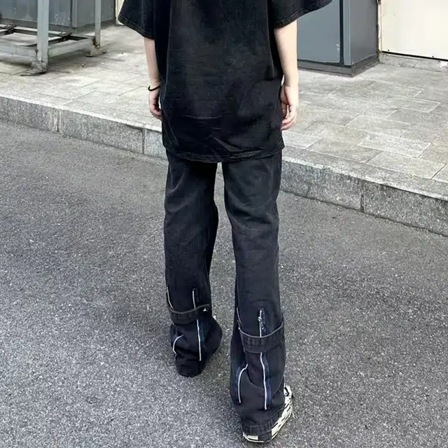 捷帕 美式高街潮牌复古做旧裤脚拉链装饰设计纯色简约基础款休闲通勤日常百搭中腰直筒牛仔裤 男女同款