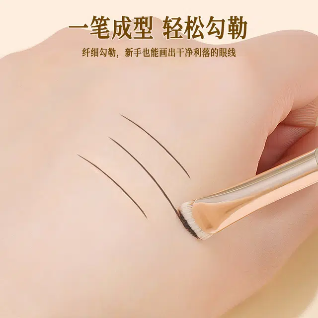 简应舒  月牙形眼线刷化妆刷 晕染细节 一刷多用下至卧蚕刷贴合轮廓轻松勾勒