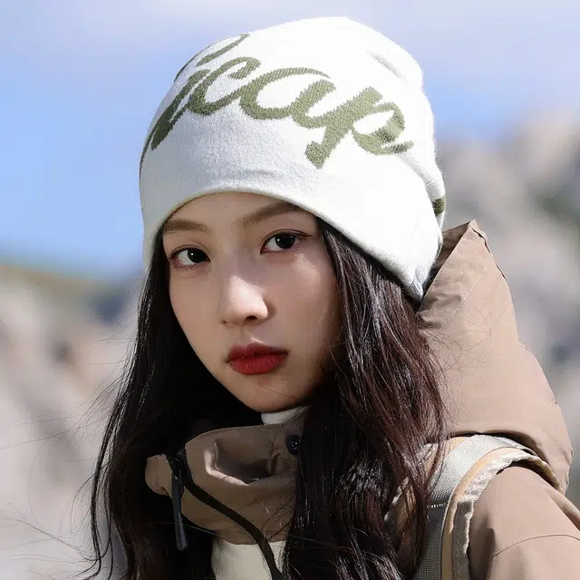 艾佳微 日常通勤户外登山运动徒步旅游美式针织字母保暖护耳大头围显脸 棉 帽子 男女同款情侣款