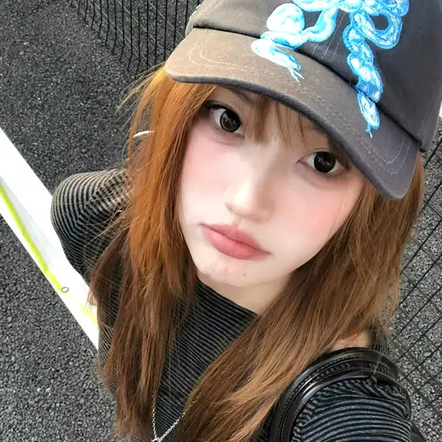 艾佳微 韩国小众蛇形蝴蝶结刺绣防晒百搭 棉 鸭舌帽 男女同款情侣款