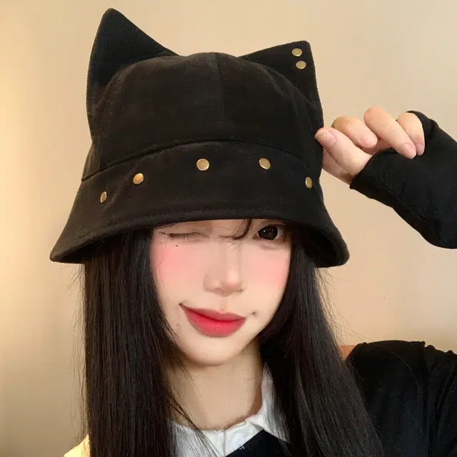 艾佳微 可爱立体猫耳朵铆钉渔夫帽百搭显脸小盆帽显脸小子 棉 帽子 男女同款情侣款