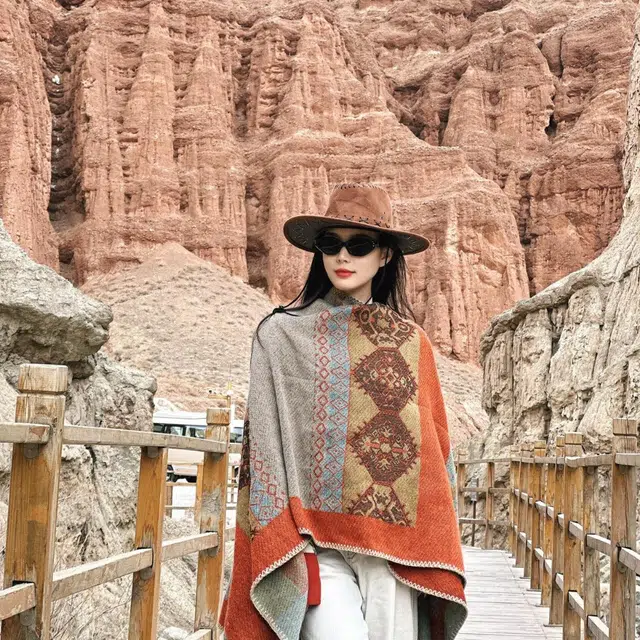 艾佳微 民族风外披防风百搭旅游拍照出片 涤纶 披肩 男女同款情侣款