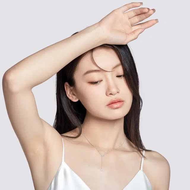 925