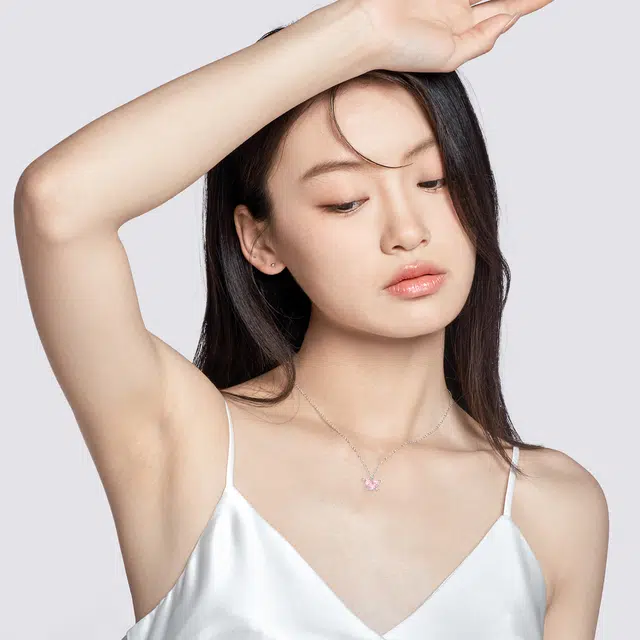 老银坊 恋爱心球 纯银粉锆爱心吊坠 甜美少女心可爱颈链 个性小众设计浪漫俏皮锁骨链素链 赠耳钉礼盒装 足银 项链 女款