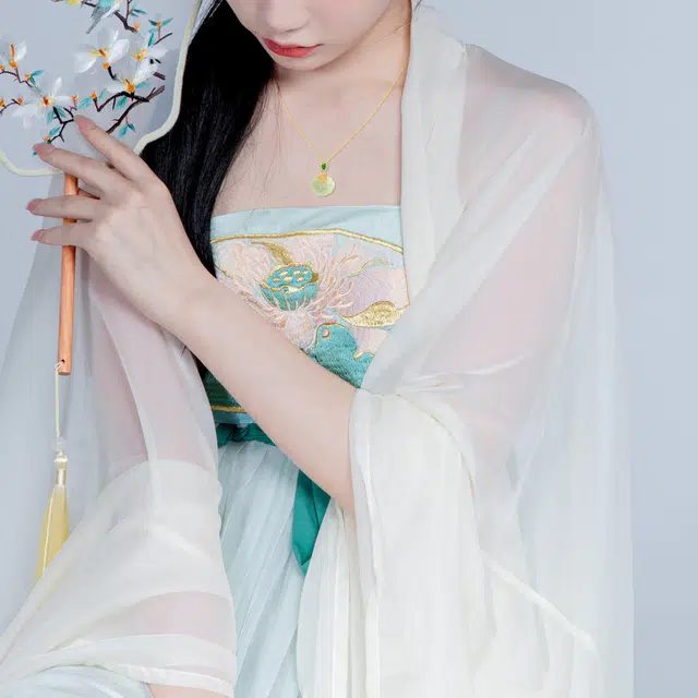 老银坊 柿柿如意 祥云如意国风新中式金色小福锁吊坠 轻奢平安锁颈链 和田玉 项链 女款 青玉 礼盒