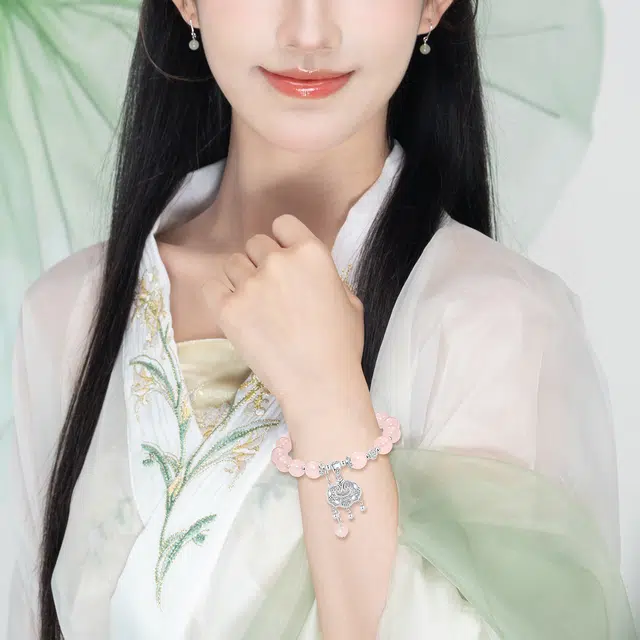 老银坊 溏心铃花平安锁 新中式招桃花如意锁吊坠转运珠 森系甜美小众 玛瑙 玉石手串 女款