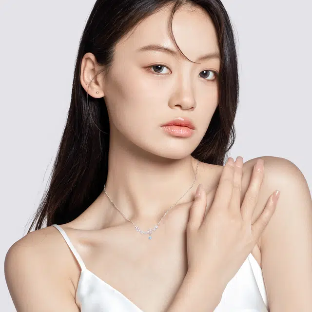 老银坊 星恋心蝶夜光蝴蝶吊坠 轻奢小众可爱设计款锁骨链 韩式通勤百搭款颈链#好运 合金 项链 女款