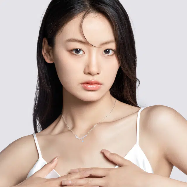 老银坊 星恋心蝶夜光蝴蝶吊坠 轻奢小众可爱设计款锁骨链 韩式通勤百搭款颈链#好运 合金 项链 女款