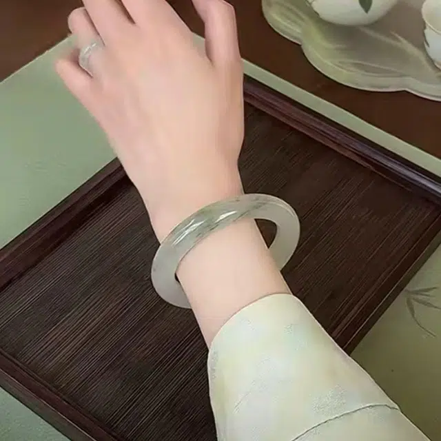 老银坊 青山黛翠玉镯冰冰 新中式古风汉服旗袍配饰玉镯子 白月光平安顺意清冷优雅高级感美人镯宽条素圈 礼盒装送礼 天山翠 手镯 女款