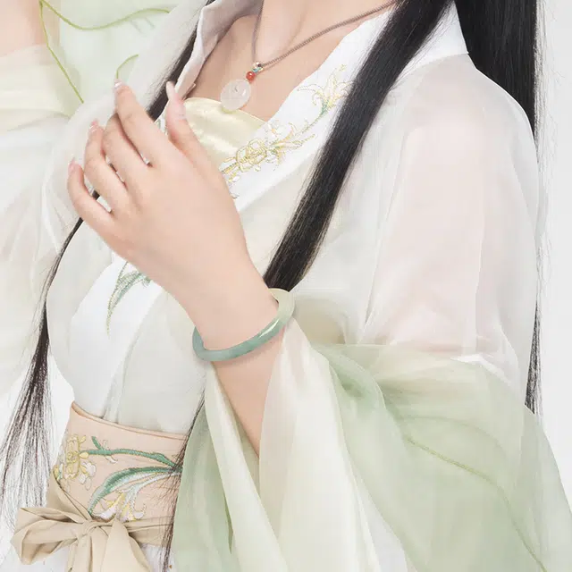 老银坊 青山黛翠玉镯冰冰 新中式古风汉服旗袍配饰玉镯子 白月光平安顺意清冷优雅高级感美人镯宽条素圈 礼盒装送礼 天山翠 手镯 女款