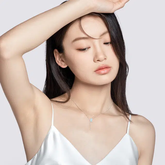925
