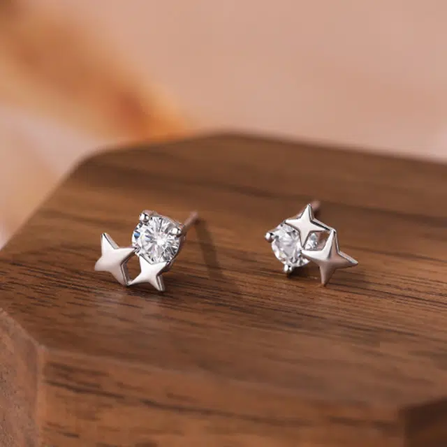 老银坊 爆闪四芒星 韩系星星学生小众耳饰 轻奢款高颜值日常通勤配饰 足银 耳钉 女款
