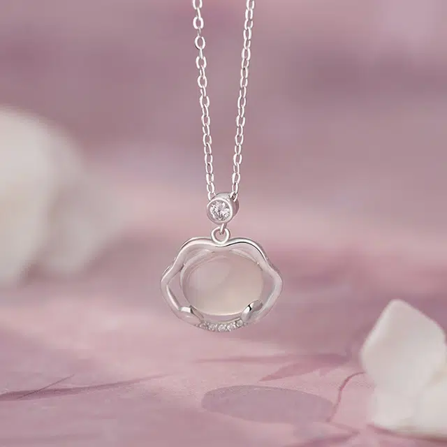 925