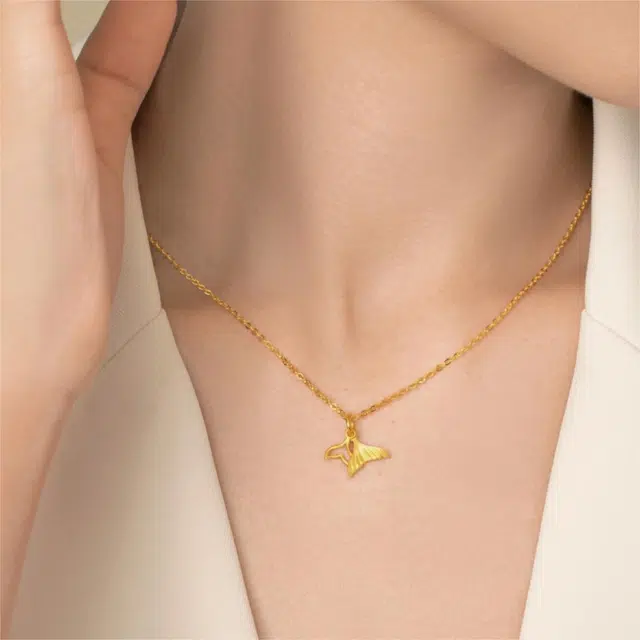 周大福鱼生有你气质美人鱼尾镂空足金黄金吊坠女不含链计价