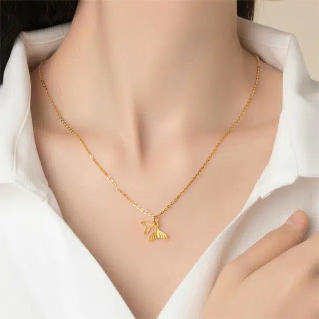 周大福鱼生有你气质美人鱼尾镂空足金黄金吊坠女不含链计价