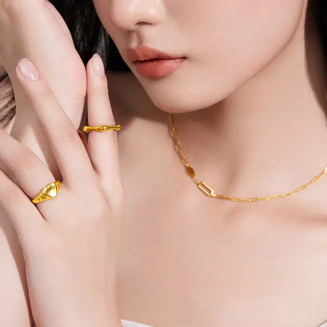 周大福 几何波纹星形五角螺母 足金 按克计价 黄金戒指 女款