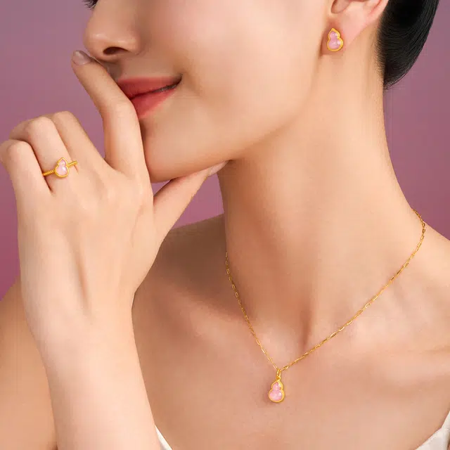 周大福 十里红妆 福禄葫芦 足金 一口价 黄金吊坠 女款