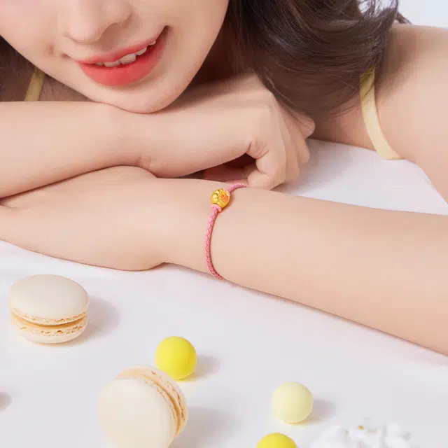 周大福 甜美童话可爱猫爪喵字转运珠不含手绳 足金 一口价 黄金吊坠 男女同款情侣款