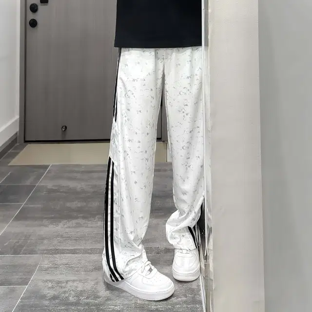 SPONGEBOB SQUAREPANTS vibe