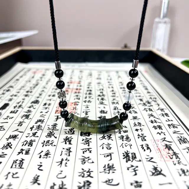 {青梅竹马} 唐之饰 国风新创意设计梅花与竹节玉佩百搭轻奢恋爱告白配饰见玉如见人以玉通情天然 岫玉（蛇纹石玉） 项链 男女同款情侣款