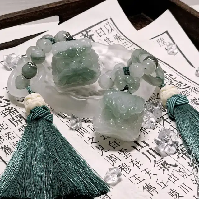 唐之饰 青白色醒狮手把件  新中式复古国潮转运平安 文玩盘玩 天山翠 摆件雕件 男女同款情侣款