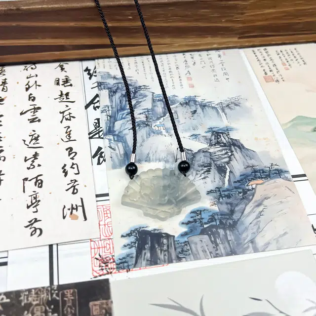 【高冰白品质】 唐之饰 蝴蝶梅花扇子吊坠 新中式国风复古国潮 小众百搭 四大名玉 岫玉（蛇纹石玉） 项链 男女同款情侣款