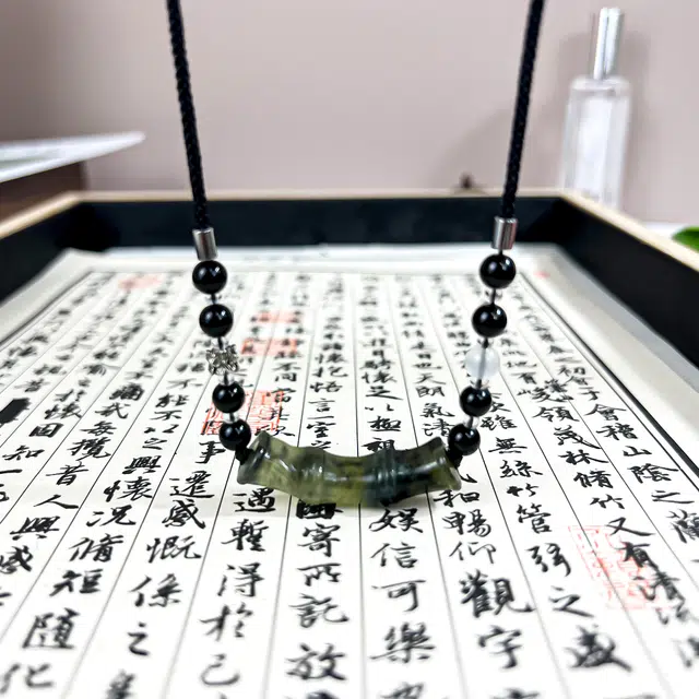{青梅竹马} 唐之饰 国风新创意设计梅花与竹节玉佩百搭轻奢恋爱告白配饰见玉如见人以玉通情天然 岫玉（蛇纹石玉） 项链 男女同款情侣款