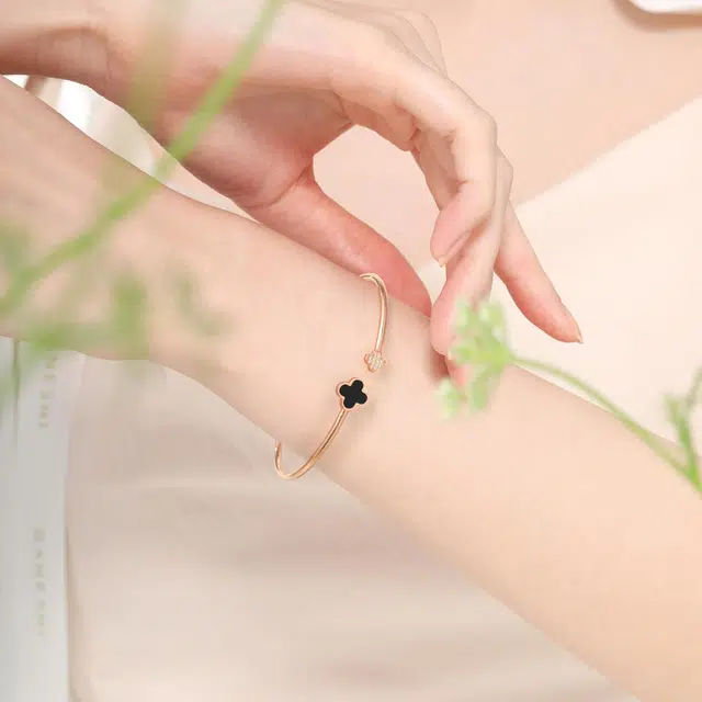吉智 四叶草手饰轻奢时尚百搭气质简约小众设计感幸运草开口设计礼物#好运 玛瑙 手镯 女款