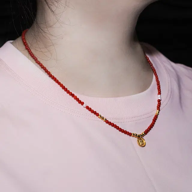 925