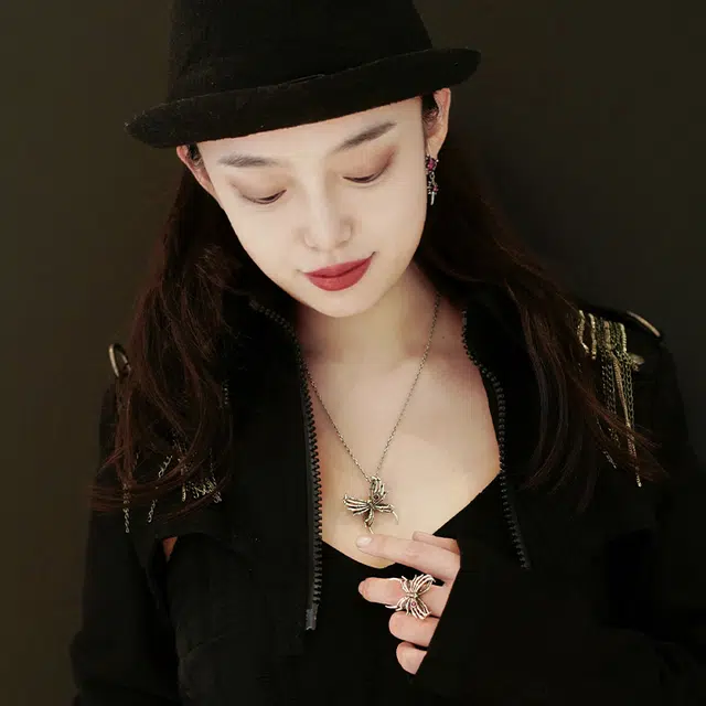 白木黑冰 手工银饰蝴蝶镶嵌水晶 个性小众设计感 穿搭吊坠 项链 女款