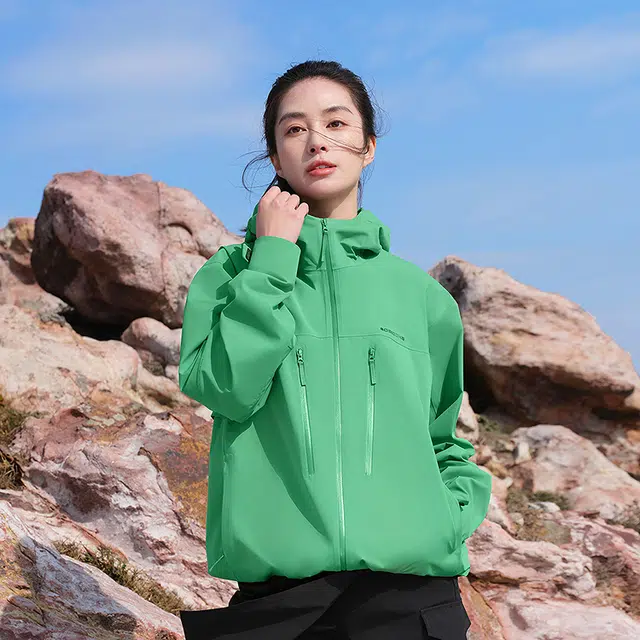 波司登  功能服饰系列 纯色拉链连帽轻薄通勤户外轻量软壳  防水防风耐磨透气防雨冲锋衣 男女同款