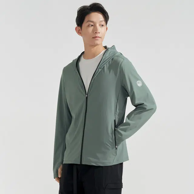波司登 骄阳系列 原纱凉感透气轻薄舒适户外运动百搭防晒服 男女同款
