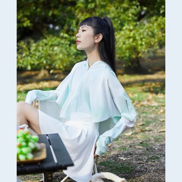 波司登 骄阳系列 薄荷曼波 冰丝凉感防紫外线纯色可爱扎染印花斗篷透气轻盈皮肤衣连帽长袖防晒服 女款