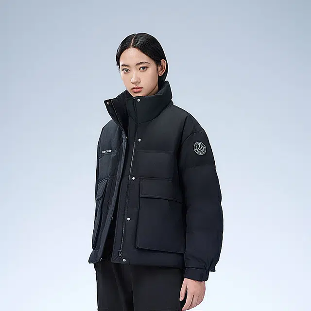 波司登 城市工装系列 字母徽章拼色纯色立领拉链短款厚款宽松长袖羽绒服 男女同款