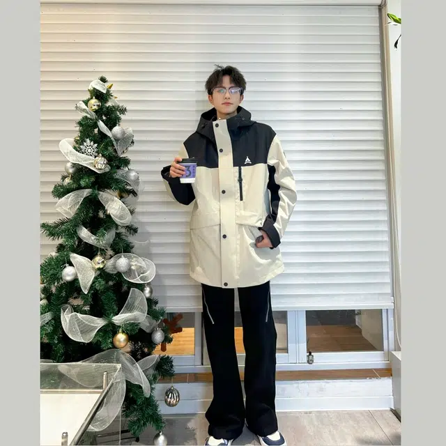 波司登 户外机能防风透气蓄热升温胸贴袋宽松双侧大口袋撞色抽绳连帽夹克外套 男女同款