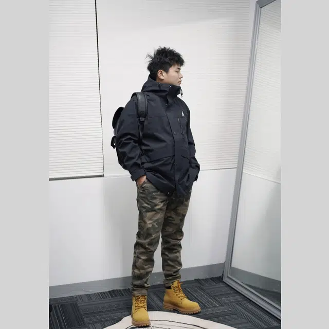 波司登 户外机能防风透气蓄热升温胸贴袋宽松双侧大口袋撞色抽绳连帽夹克外套 男女同款