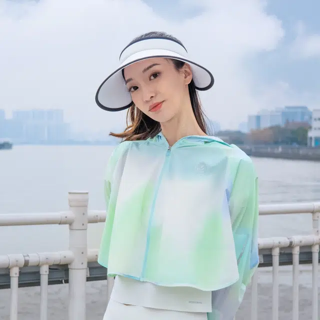 波司登 骄阳系列 薄荷曼波 冰丝凉感防紫外线纯色可爱扎染印花斗篷透气轻盈皮肤衣连帽长袖防晒服 女款