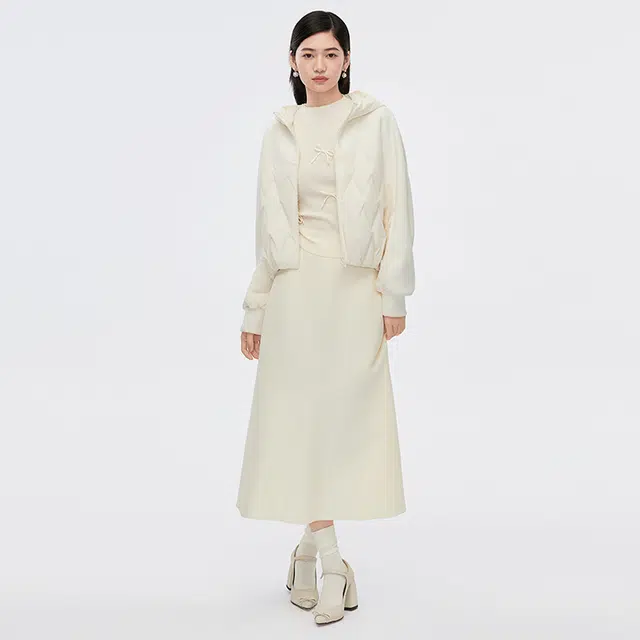 波司登 轻薄短款常规羽绒服 女款