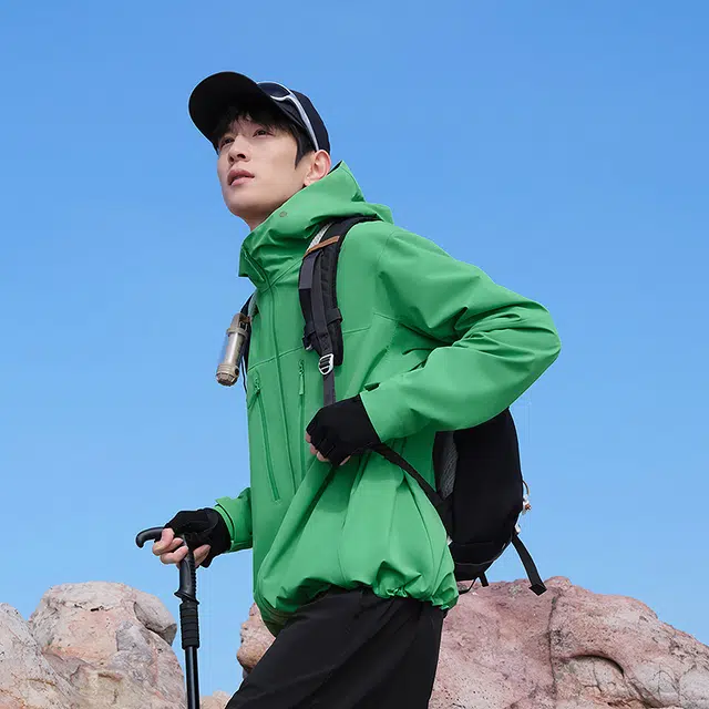 波司登  功能服饰系列 纯色拉链连帽轻薄通勤户外轻量软壳  防水防风耐磨透气防雨冲锋衣 男女同款