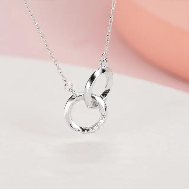 925