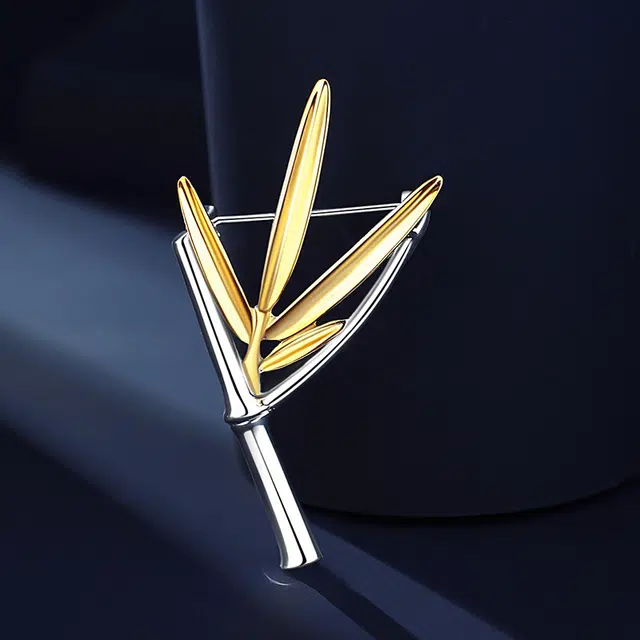 925