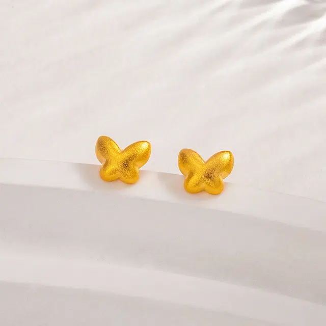 925