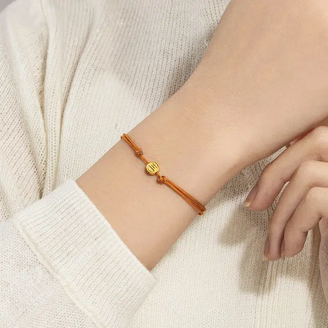 925