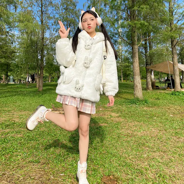 兔半眠 学院风纯色连帽落肩拉链绒感外套格纹半身裙制服 女款
