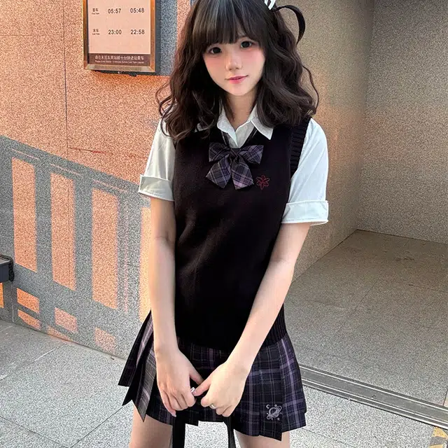 兔半眠 简约时尚通勤马甲纯色短袖衬衫格子半身裙制服 女款